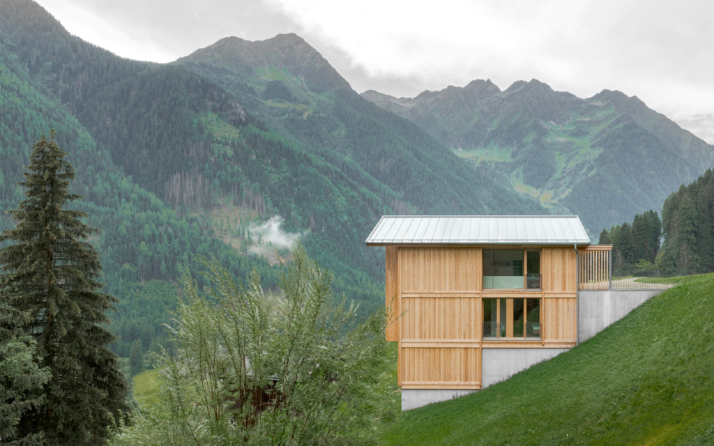 Porgettare nel rispetto della natura: questi gli obiettivi dei finalisti del Wood Architectural Prize di Klimahouse 2025 (in questa immagine il progetto finalista di Daniel Ellecosta Haus Eggemoa.